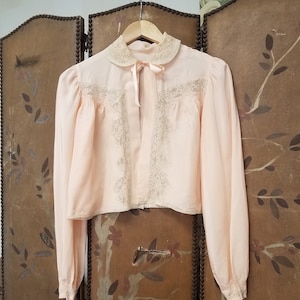 40s peach coloured silk bed jacket with cream lace and neck bow