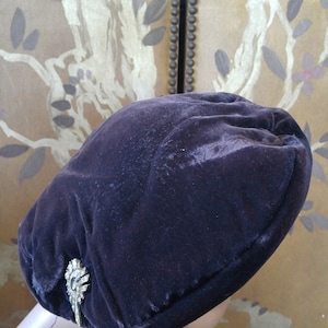 60&#39;s velvet plum coloured beret with rhinestone brooch by Clover Lane