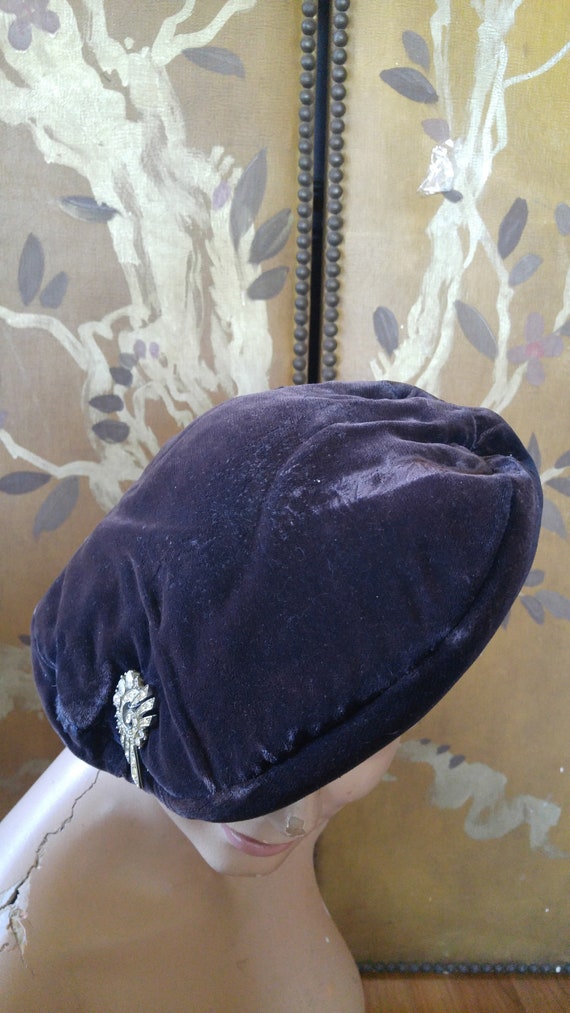 60's velvet plum coloured beret with rhinestone br