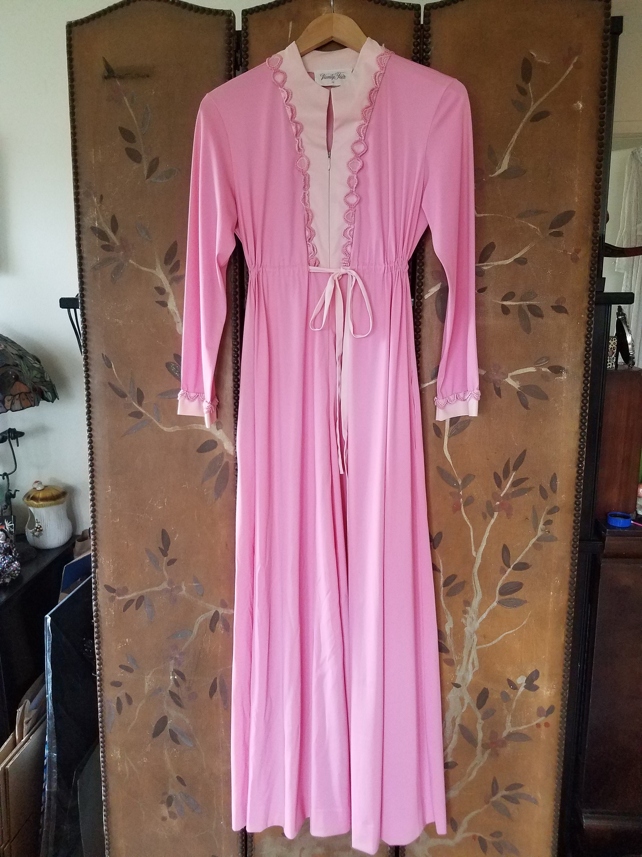 Vanity fair gowns and robes hotsell