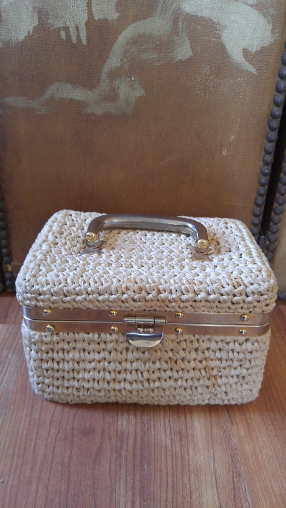 50's woven raffia box hand bag with metal handles… - image 1