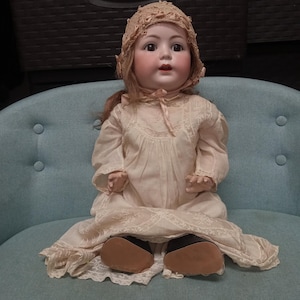 Boneca Jutta Baby com cabeça de biscoito e olhos sonolentos, Cuno e Otto Dressel, da década de 1920