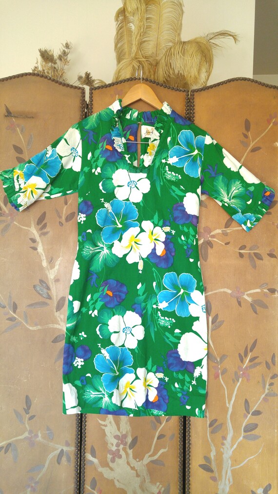 70s green hibiscus flower power Hawaiian dress by