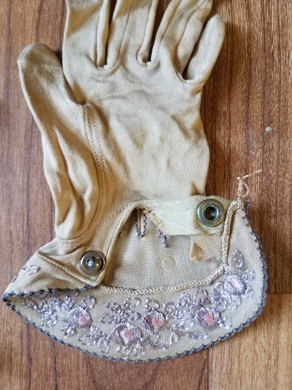1900s antique childrens gloves Gem