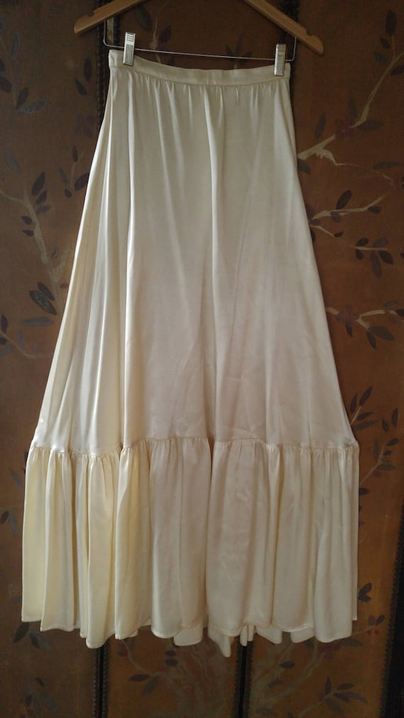 70s Gunnies by Jessica satin cream maxi full skirt