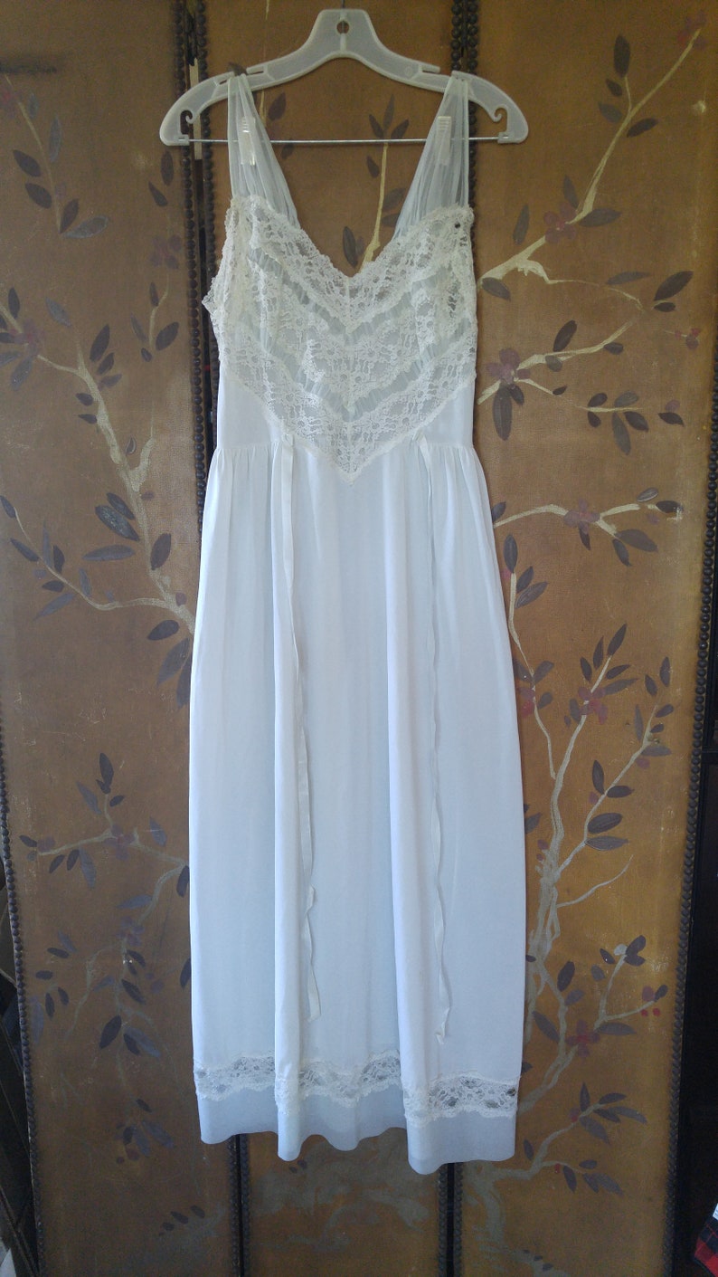 50/'s pale blue and ivory lace peignoir night dress by Luxite