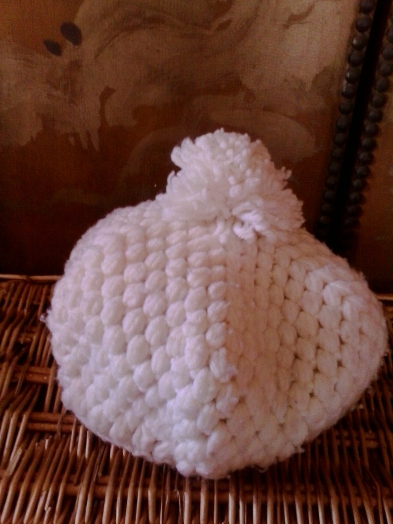 Ivory crochet beret with pom pom