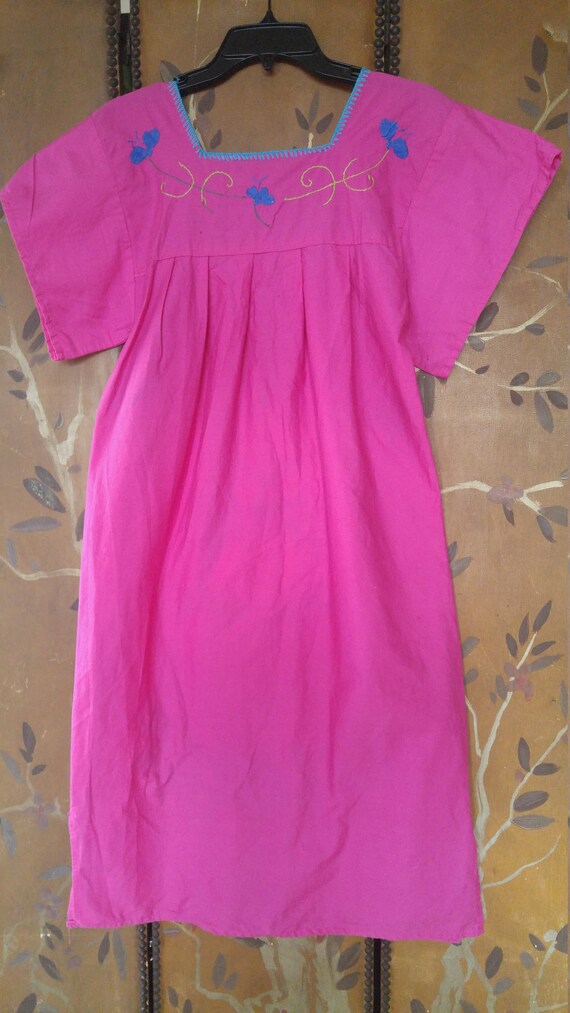 70s hot pink embroidered Mexican dress - image 6