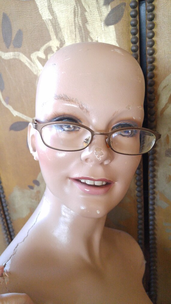 Vintage oval Gucci reading glasses with case Gem