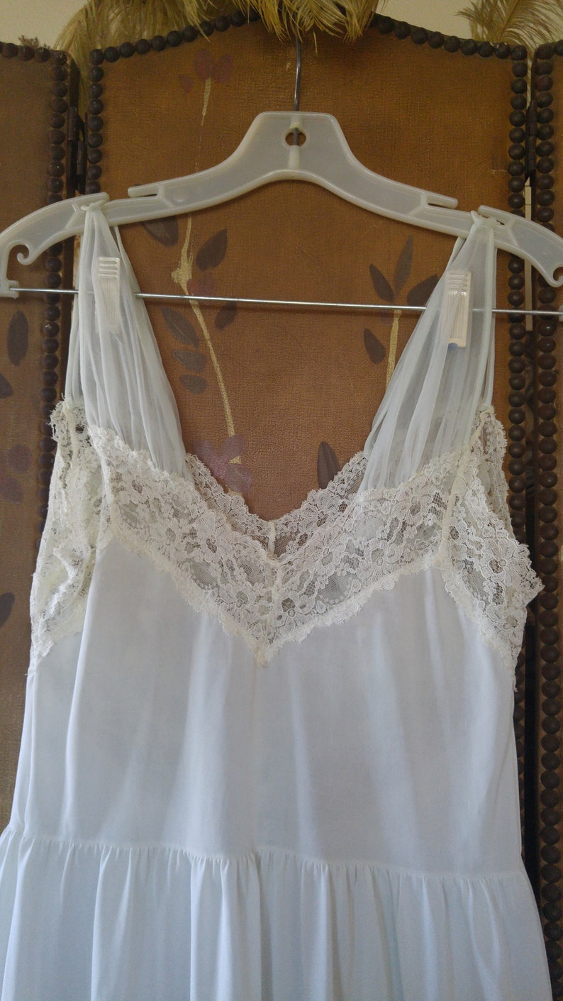 50/'s pale blue and ivory lace peignoir night dress by Luxite