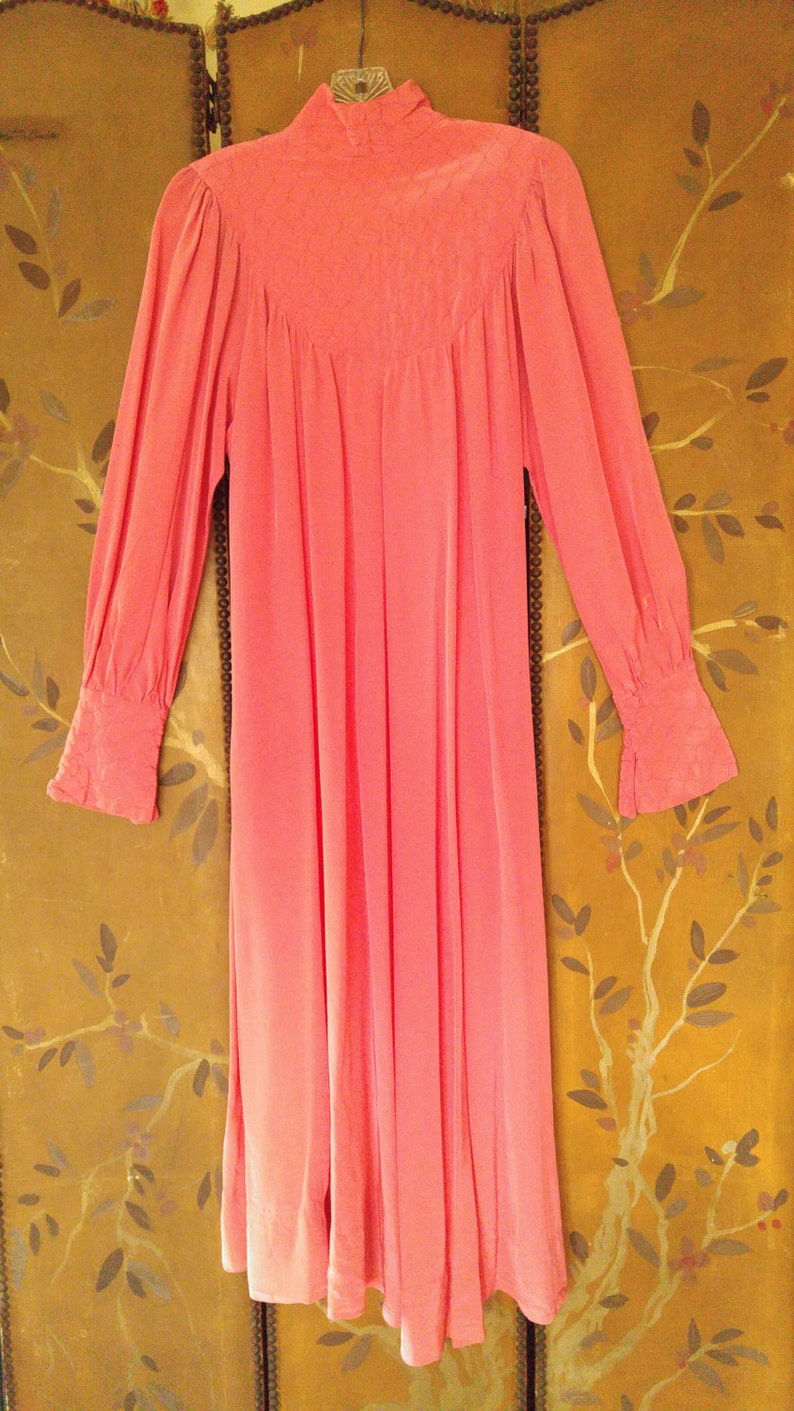 40s maxi pink gathered and quilted sash belt dressing robe image 4