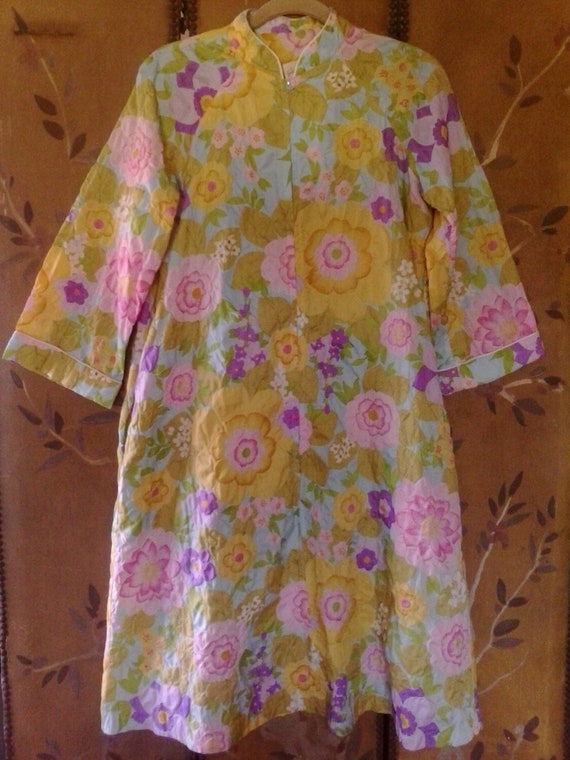 60s flower power quilt style dressing gown - image 1