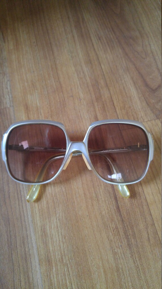 70s Tura large retro prescription sunglasses - image 6