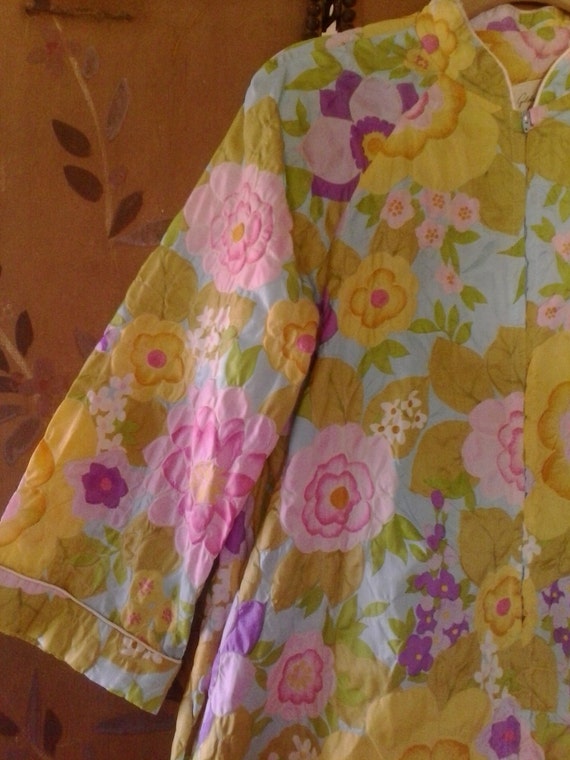 60s flower power quilt style dressing gown - image 2