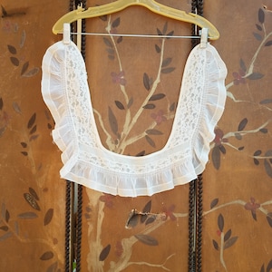 Antique ivory lace collar