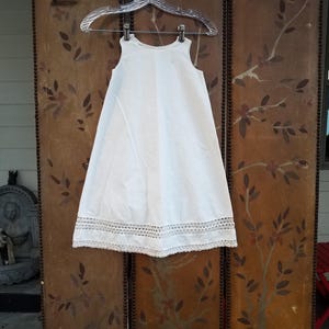 1930s girls ivory cotton pinafore dress / under slip with crochet lace hem