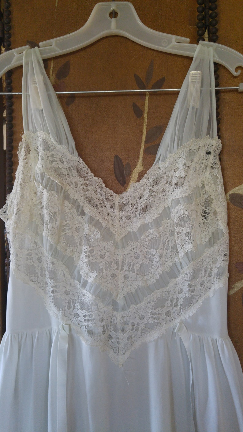 50/'s pale blue and ivory lace peignoir night dress by Luxite