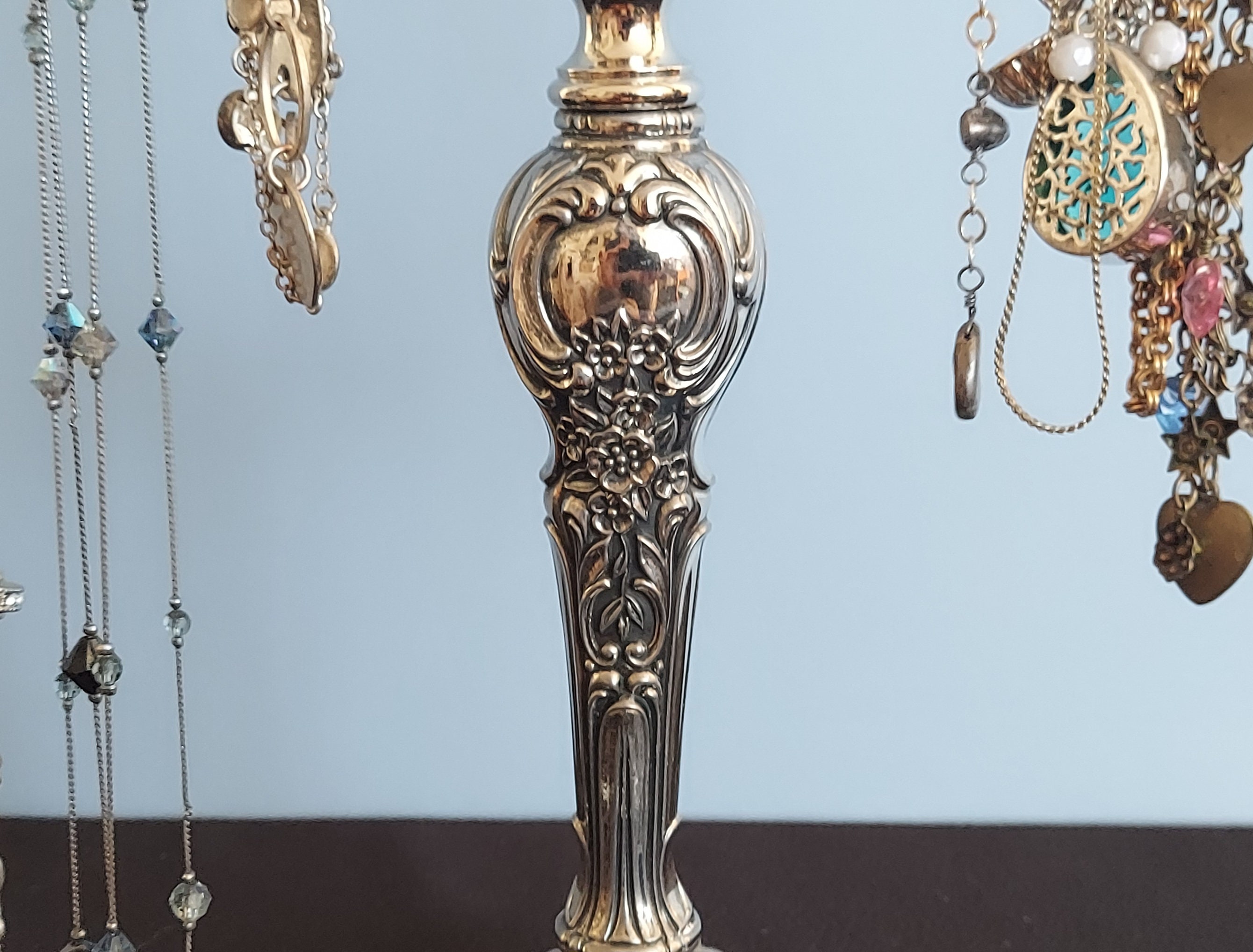 Romantic Vintage Silver Plate T-bar Necklace Stand | Nickel
