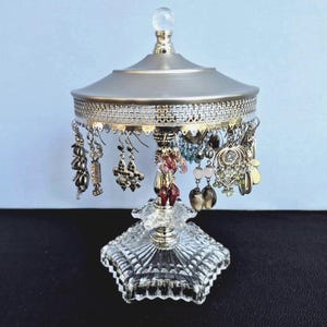 Revolving Nickel Earring Holder for 24+ Pairs on Upcycled Vintage Pattern Glass Lamp Base | Earring Tree | Store Display immagine 1