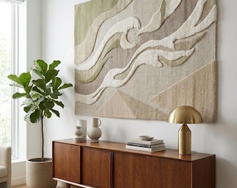 Tapiz abstracto de fibra beige hecho a mano para colgar en la pared. Escultura textil artesanal japonesa de mediados de siglo.