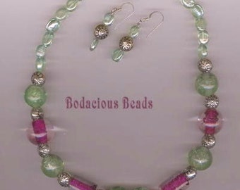 NECKLACE & Earrings 16.5" ART GLASS   Green Crackle - Magenta Glass Beads Silver Accents