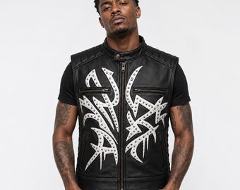 Colete masculino de couro preto | Jaqueta de motociclista com tachas | Bordado tribal gótico | Jaqueta regata estilo rocker western