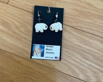 Gemstone Howlite elephant pierced earrings.  Perfect gift idea for elephant lovers.  Small dangles.  Gift box incl.