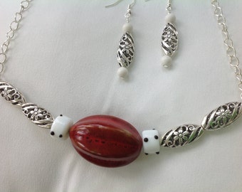 Handmade Jewelry, Beaded necklace, bead Jewelry, adjustable.  Handmade necklace, ceramic beads, Gift box incl.