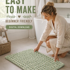 Könnte beinhalten: Eine rechteckige Häkel-Badematte aus meliertem salbeigrünem und cremefarbenem Garn mit einem strukturierten, sich wiederholenden Stichmuster. Das Bild enthält den Text: EASY TO MAKE, BEGINNER FRIENDLY und DIGITAL DOWNLOAD mit Blattmotiven.