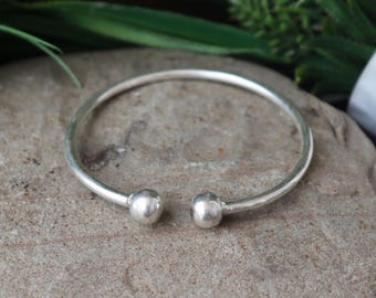 Silverbollarmband, justerbart armband, 925 sterlingsilver, handgjort armband, charmarmband, statementsmycken, bohemiskt armband, presentartikel
