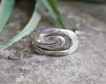 Silverspiralring, Modern ring, 925 silverring, Charm-ring, Handgjord ring, Statement-smycken, Chunky silverring, Bohemiska smycken