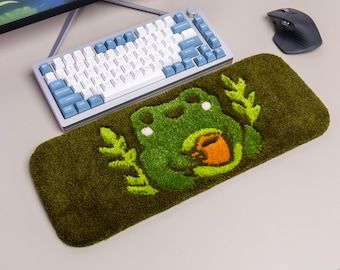 Hand Tufted Frog Keyboard Rug – Coffee Frog | Plush Desk Mat, Wrist Rest, Gaming  Decor
