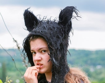 Chapeau de chat noir feutré unique et élégant avec de jolies oreilles et des mèches de laine sauvage. Chapeau panthère noire pour enfants et adultes - Déguisements animaux - Sur commande