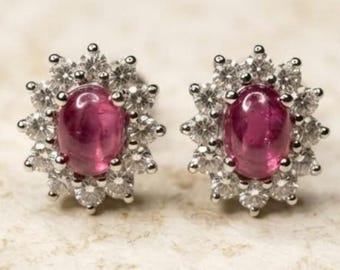Brincos de Turmalina Rosa Natural em Formato de Cluster | Cabochão Oval com Halo de Diamantes (Prata de Lei)