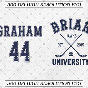 Op de afbeelding: Marineblauw grafisch ontwerp met de naam "GRAHAM" en het nummer "44". Het ontwerp bevat ook de woorden "BRIAR HAWKS UNIVERSITY" met gekruiste hockeysticks, een puck en het jaar "2015". De tekst "300 DPI HIGH RESOLUTION PNG" staat boven en onder.