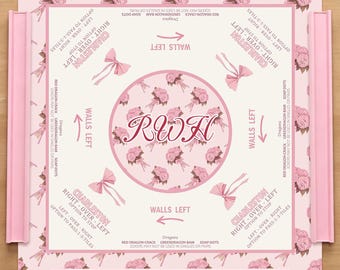 Personlig rosa pion- och rosettmahjongmatta, preppy blommig Charleston-regel American Mahjong bordsdekoration med monogram