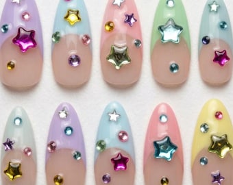 Unghie finte con french manicure a stella pastello, set di unghie cromate stile Y2K Kawaii