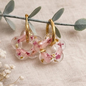 Boucles d’oreilles pampilles créoles fleurs séchées rose, bijou floral fait main, cadeau femme