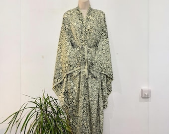 Vintage-Style Floral Paisley Kaftan Robe – Sage Green & Cream Boho Maxi Kimono