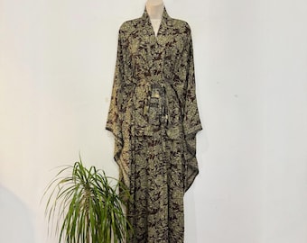 Peignoir kimono fleuri | Vêtements d'intérieur bohème, tissu sari recyclé, manches cloche