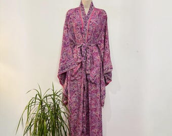 Peignoir kimono cachemire violet fuchsia | Maxi châle soyeux en sari recyclé, robe de chambre bohème