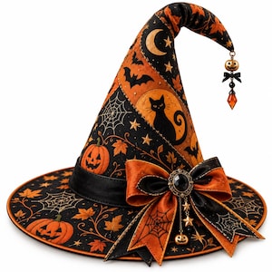 Puede incluir: Un sombrero de bruja puntiagudo con un patrón negro y naranja de calabazas, telarañas, murciélagos, estrellas y un gato negro. El sombrero incluye una banda negra, un lazo grande naranja y negro con una gema central y colgantes.