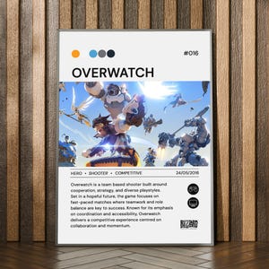 Pode incluir: Um poster emoldurado de Overwatch com uma cena de ação dinâmica com personagens em um ambiente futurista. O poster inclui o título do jogo, uma descrição e o logotipo da Blizzard. A paleta de cores inclui azuis, laranjas e cinzas.
