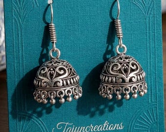 Brincos Jhumka Tribais em Prata Oxidada - Brincos Boho com Pingente de Sino em Filigrana