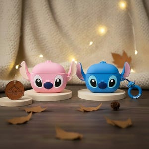 Coque AirPods Stitch & Angel • Étui Disney Bleu et Rose • Protection Silicone Lilo Mignonne • Cadeau Couple Idée Saint-Valentin Ohana