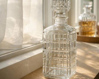 Vintage Cut Glass Decanter with Stopper – Crystal Whiskey Decanter 23cm (+- 9 inches ) – Elegant Barware, Mid Century Style, Home Bar Decor
