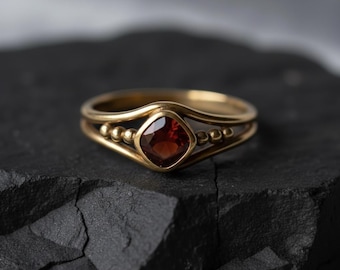 Anillo de oro con granate de talla cojín para mujer, banda vintage con piedras preciosas rojas, anillo de promesa, regalo de aniversario o compromiso para ella, anillo sencillo para uso diario.