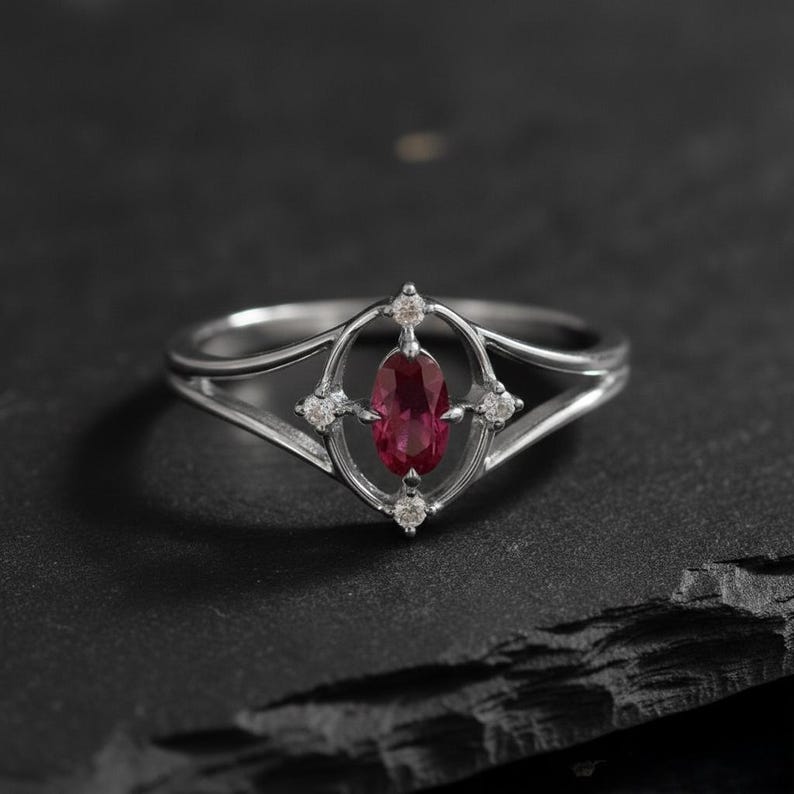 Ruby Diamond Ring, Ruby Engagement Ring, Ruby Solitaire Ring, Oval Ruby Ring, July Birthstone, Stacking Ring, Anniversary Ring Gifts for Him Plata