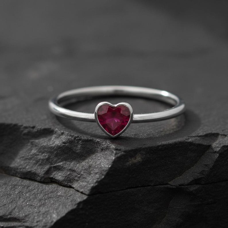 Heart Ring, Ruby Heart Ring, Ruby Engagement Ring, Gold Heart Ring, Heart Shaped Ruby Ring, Stacking Ring, July Birthstone, Anniversary Ring Plata