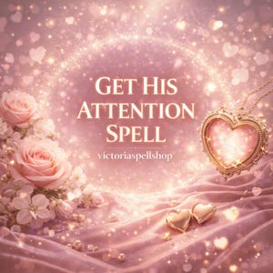 Puede incluir: Imagen romántica con tema rosa y dorado. Se muestra el texto "GET HIS ATTENTION SPELL", junto con el nombre de la tienda. Un colgante en forma de corazón, rosas y corazones dorados, rodeados de efectos brillantes.